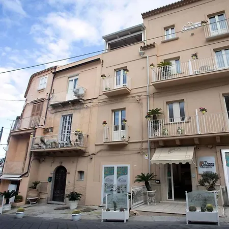 Residenza Donna Giovanna 招待所 4*