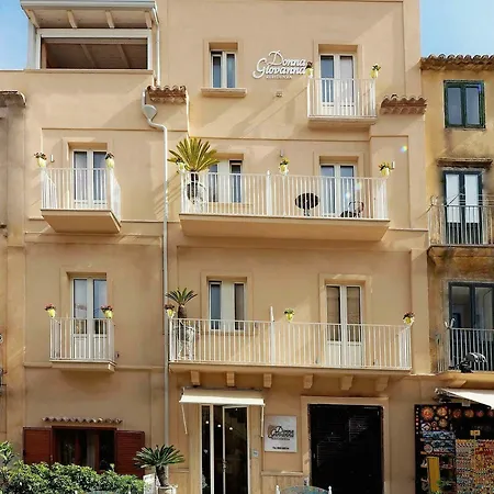 Residenza Donna Giovanna 4*