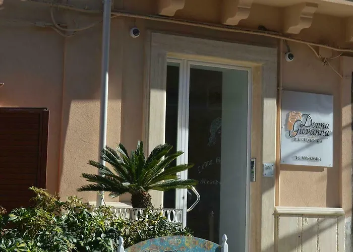 Residenza Donna Giovanna 招待所 4*